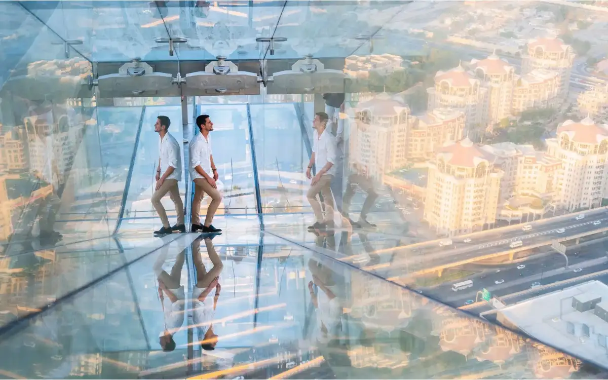 تجربه هیجان‌انگیز Edge Walk Dubai؛ پیاده‌روی بر لبه آسمان در قلب دبی