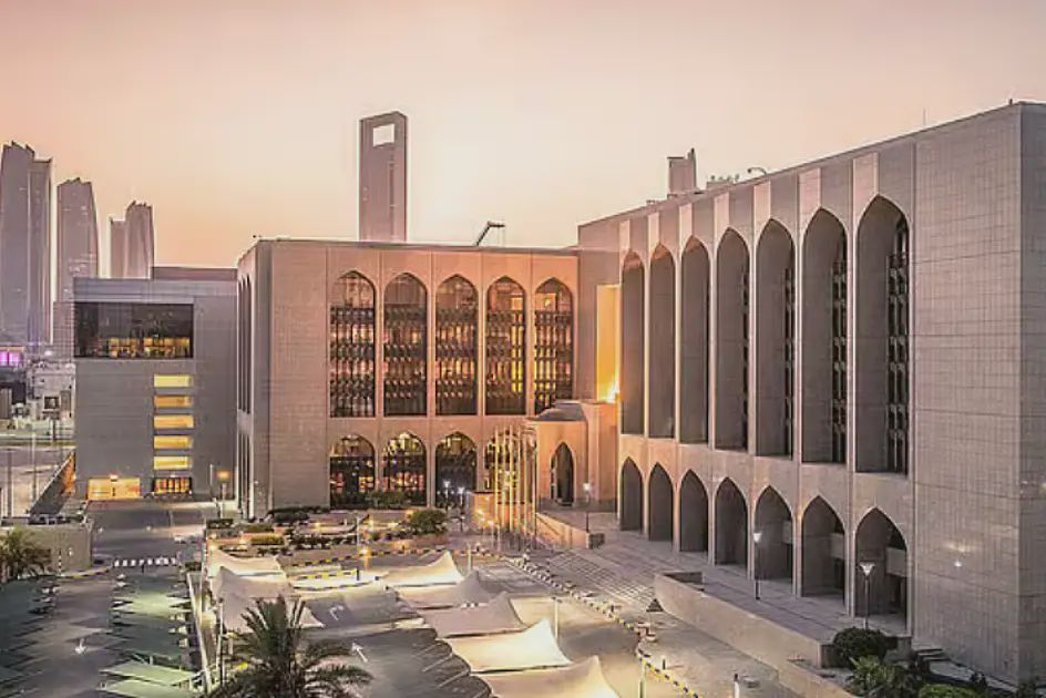 المصرف المركزي الإماراتي يغرم فرع بنك أجنبي 200 مليون درهم لمخالفته قوانين مكافحة غسل الأموال