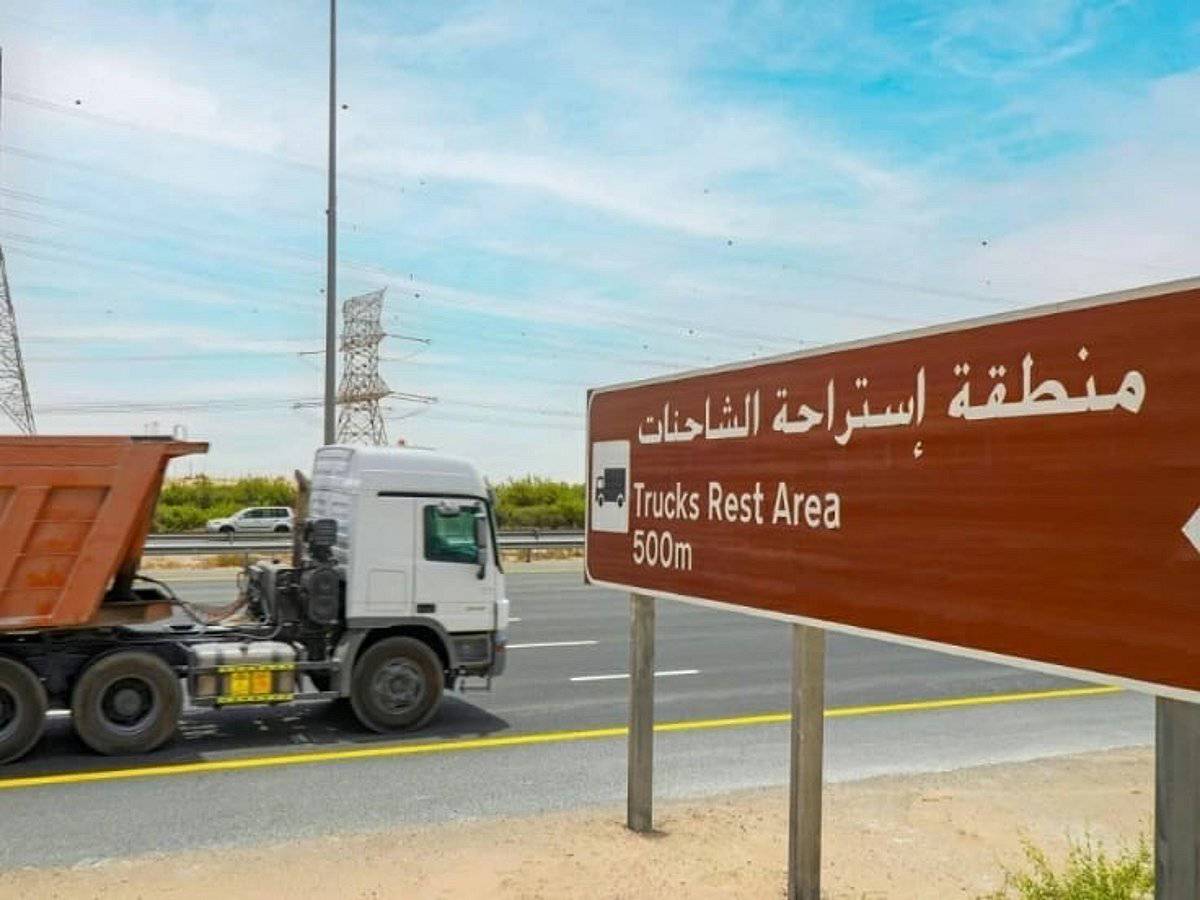 دبی از اول اکتبر تردد کامیون‌ها را در چند بزرگراه کلیدی محدود می‌کند