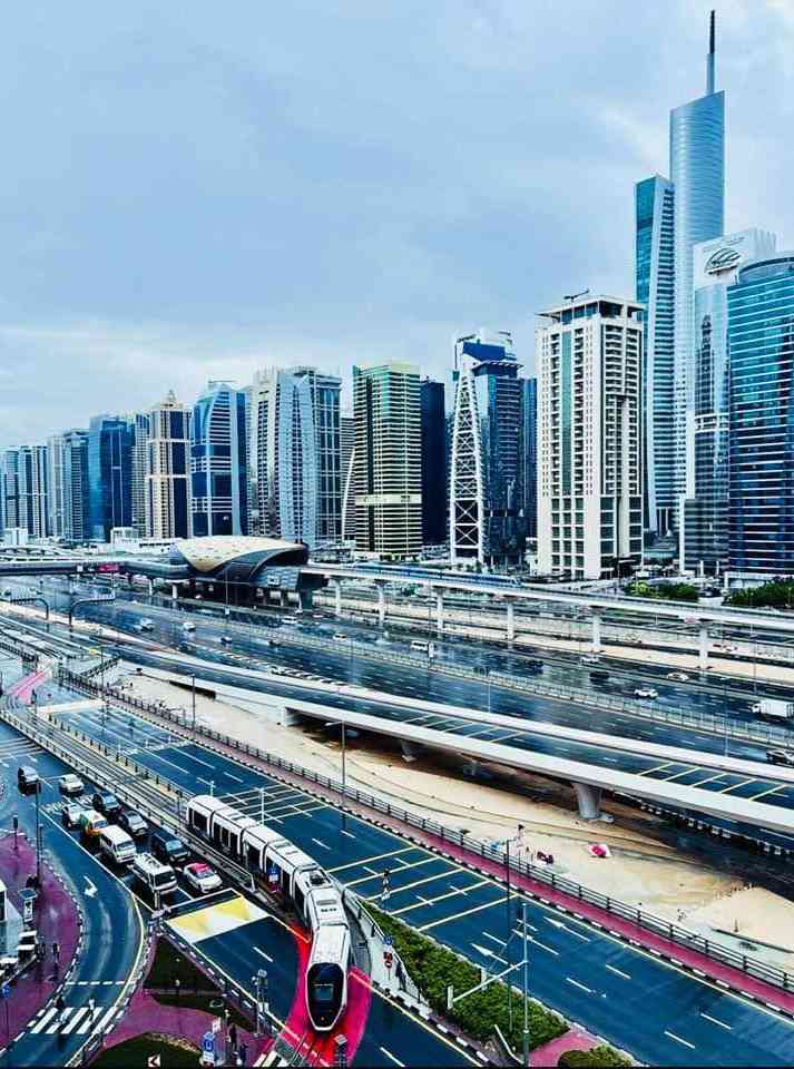 دبي تطرح تذاكر "نول" الرقمية عبر رمز QR في المترو والحافلات والترام