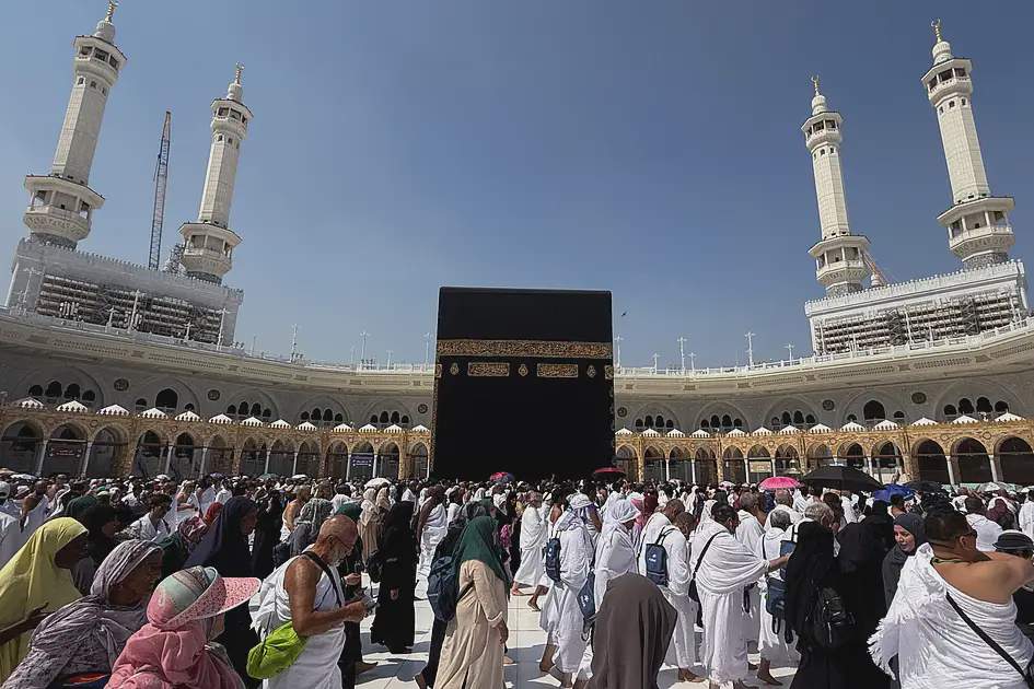 تراجع حجوزات العمرة من الإمارات إلى النصف بعد هجمات الحوثيين على مطارات السعودية