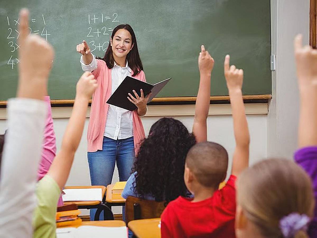 Dubai Grants Golden Visas to Outstanding Teachers